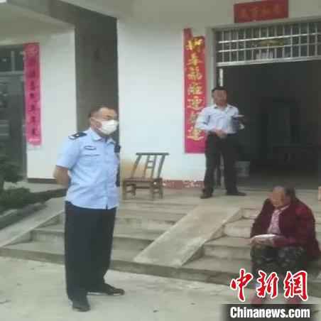  兄妹失散三十年 湖北京山警方助其团聚